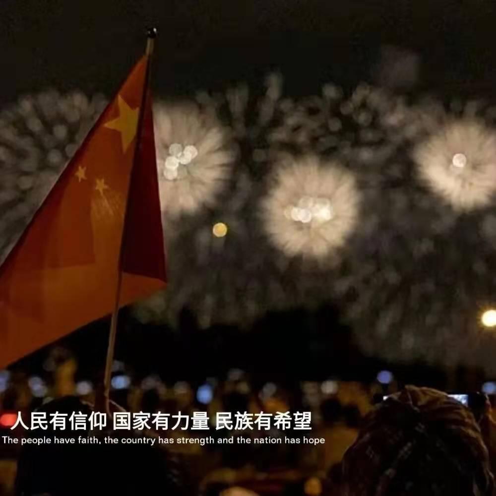 救援聪明的小女生